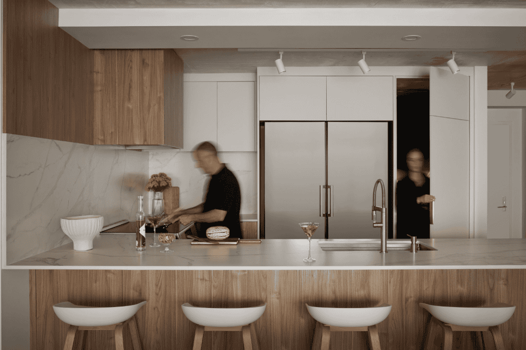 cuisine moderne avec back kitchen bois blanc dekton