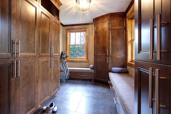 mudroom maison rosemont, salon double, renovation, vestibule